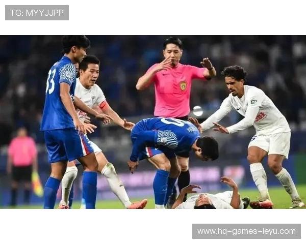 吐口水红牌判罚为何对比赛影响远超普通犯规？