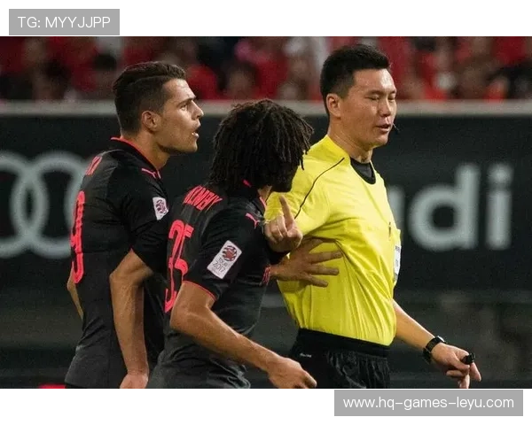 助理裁判职责全解析：越位判罚和场边协助规则讲解